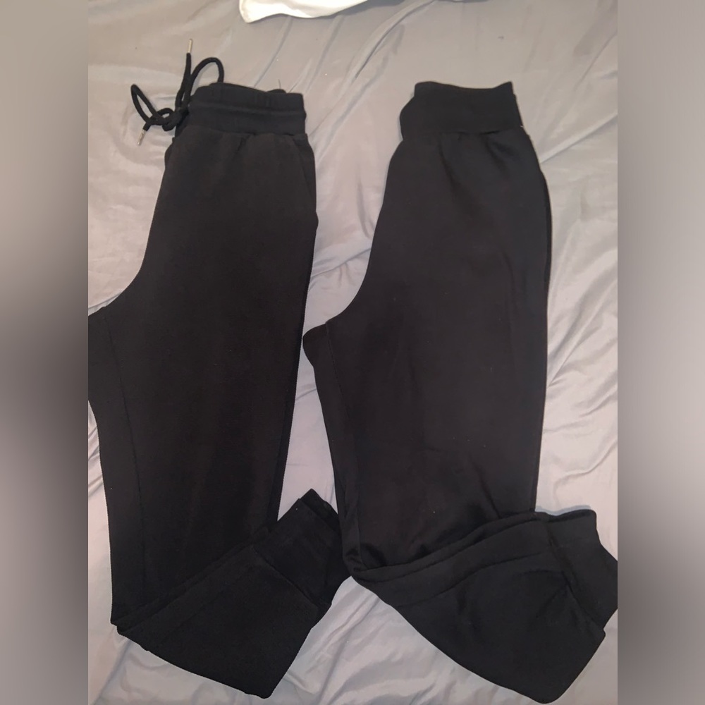 SET (2) JOGGERS